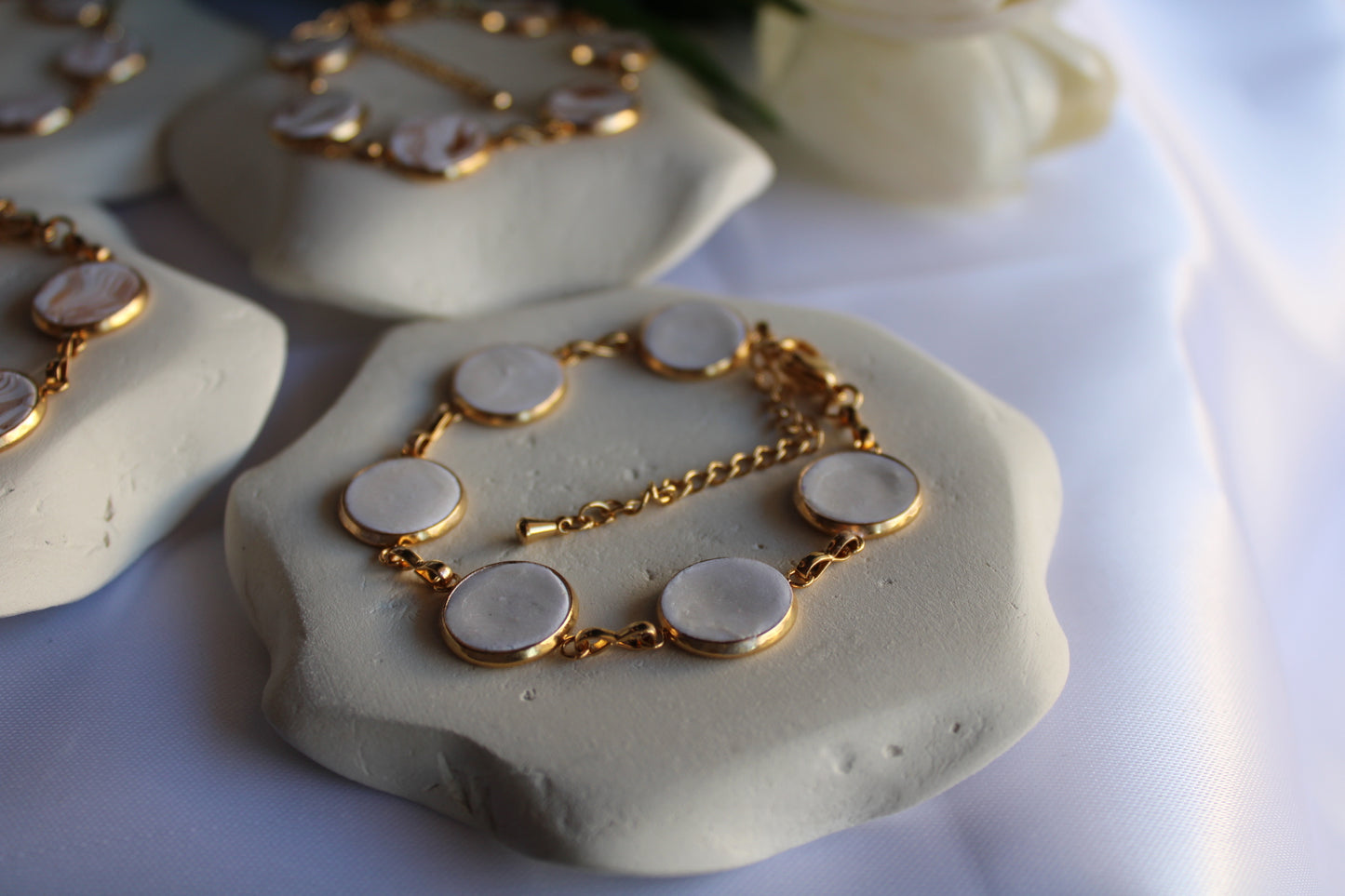 .Pulseira Golden Veil.